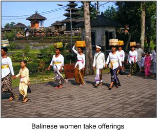 Balinese women take offerings