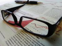 glasses-and-pen-on-a-newspaper